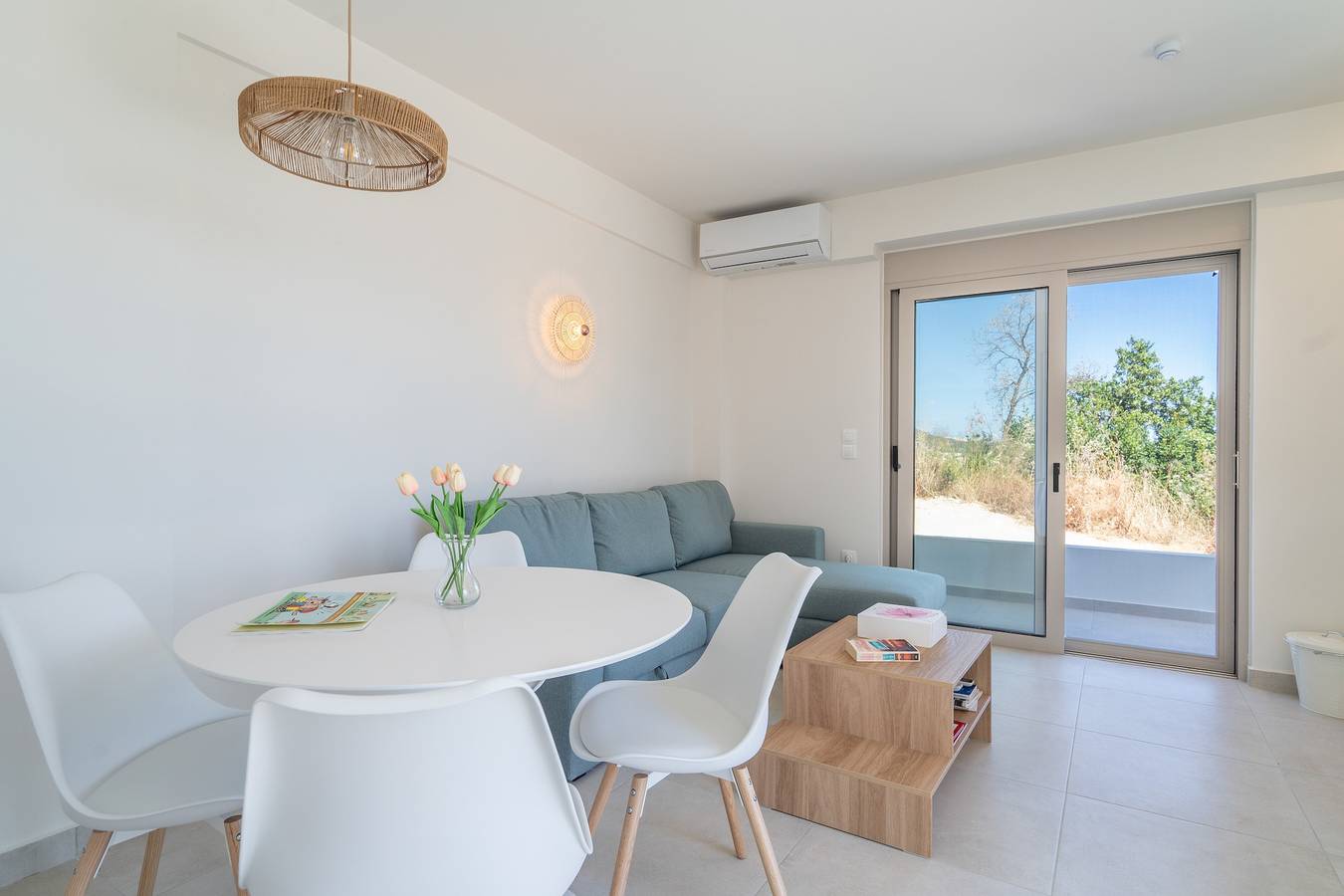 Entire apartment, Apartment 'White Shale Lux Suite' with Balcony and Wi-Fi in Lefkada City, Greece