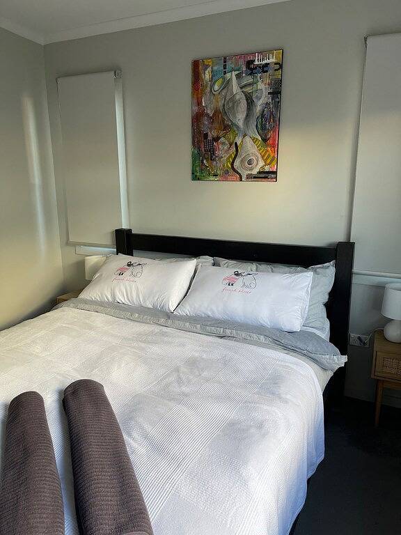 Artnest Getaway Walk to the beach - dog friendly in Ettalong Beach, New South Wales