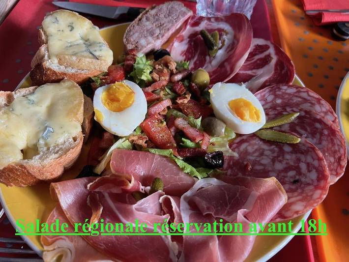 Chambre d’hôte pour 6 personnes, avec piscine ainsi que jacuzzi et jardin dans la Loire - 4