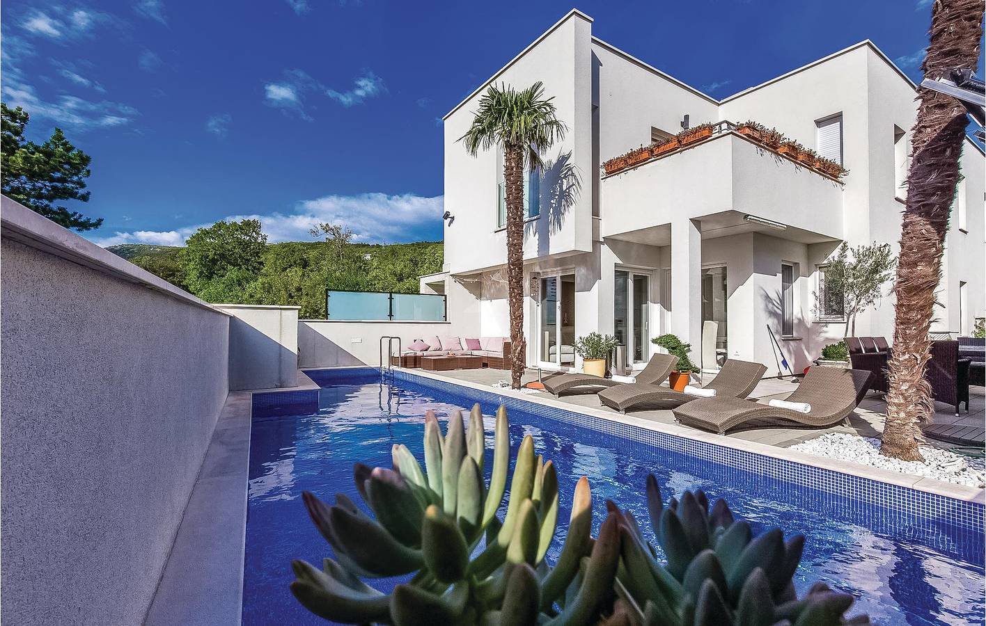 Gemütliches Apartment mit Meerblick, Terrasse, WLAN und Parkplatz – 2 km vom Strand entfernt in Crikvenica, Primorje-Gorski Kotar