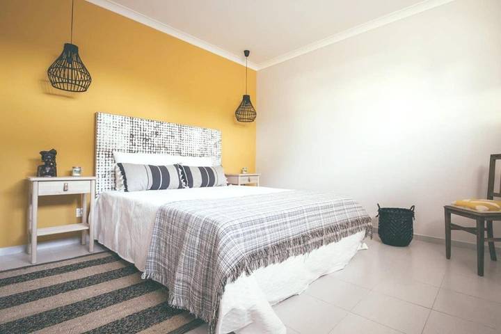 Gîte pour 5 personnes, avec piscine ainsi que jardin et terrasse dans Estoi - 4