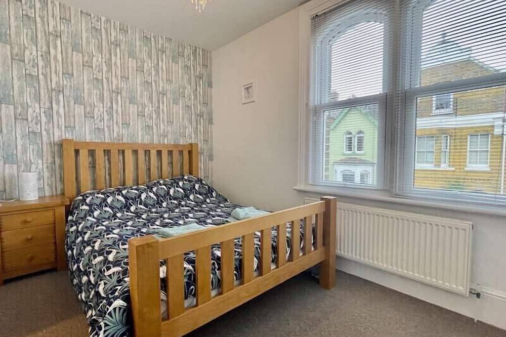 Cowes retreat - ferry discount available in Cowes, Isle of Wight