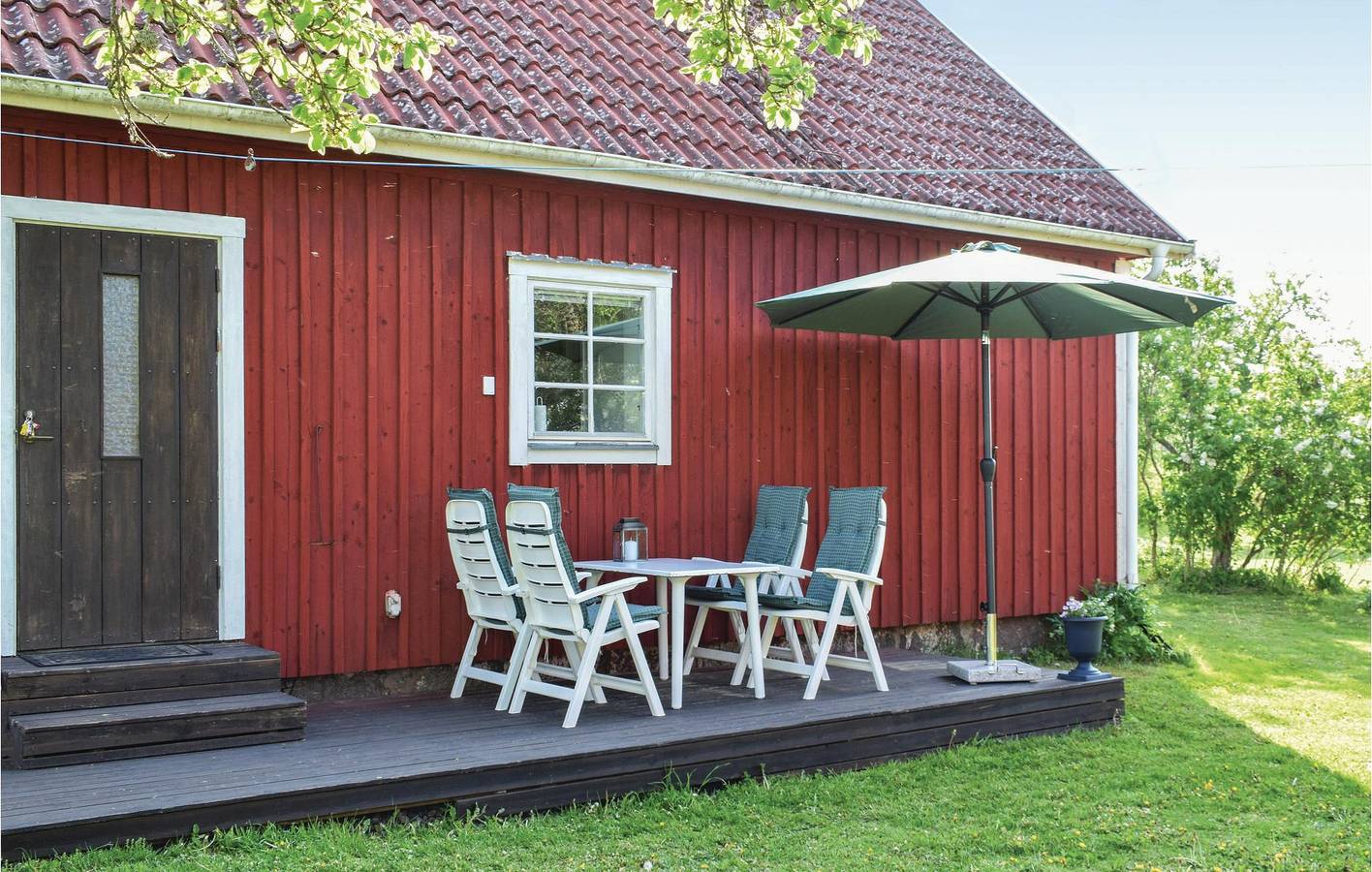 Hus för 6 Personer med trädgård in Hultsfred