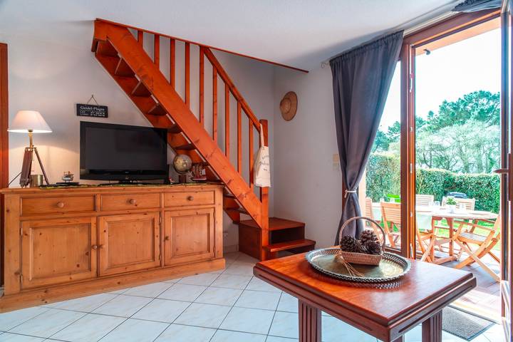 Location de vacances pour 4 personnes, avec terrasse ainsi que jardin et piscine dans Plage De La Falaise - 3