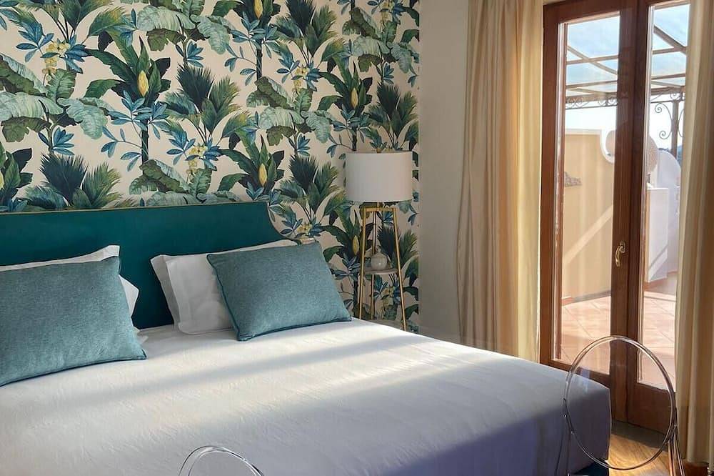 Resort Ravenna- Suite Regina in Sant'Agata sui Due Golfi, Naples Province