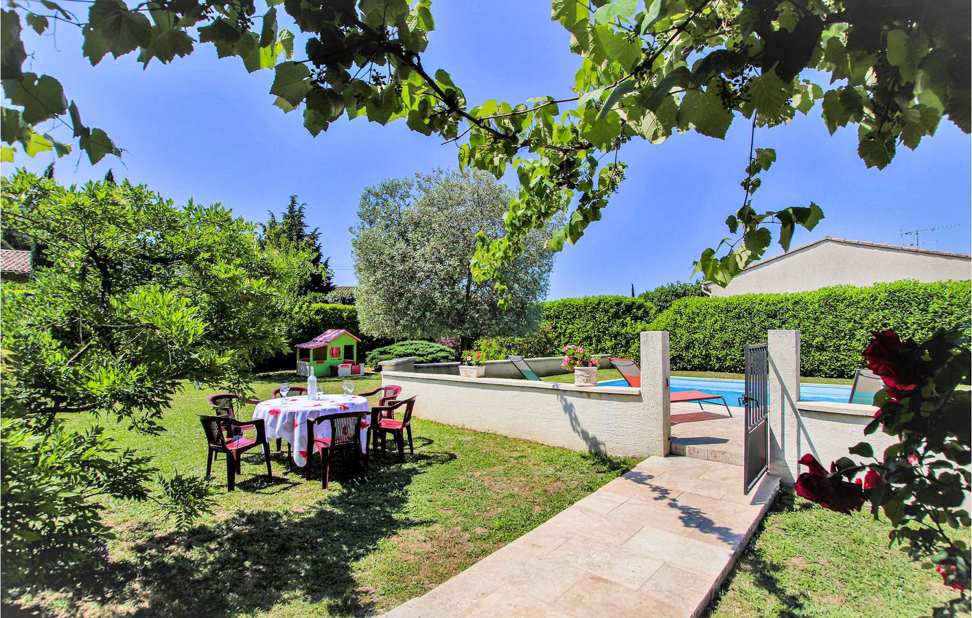 Appartement de 100m2 avec parking, piscine et jardin in Malataverne, Région de nyons