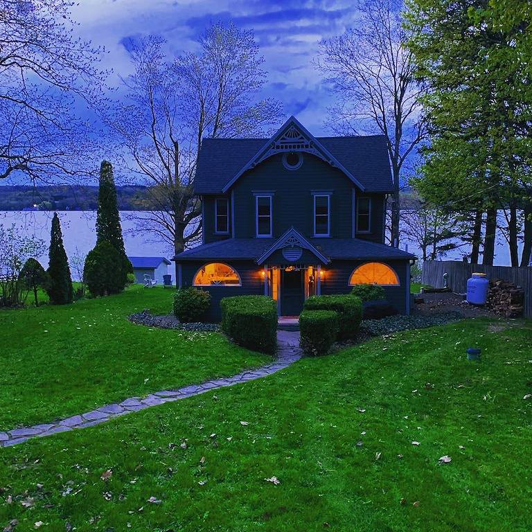 5 Schlafzimmer, 1 1/2 Badezimmer am Silver Lake in Wyoming County