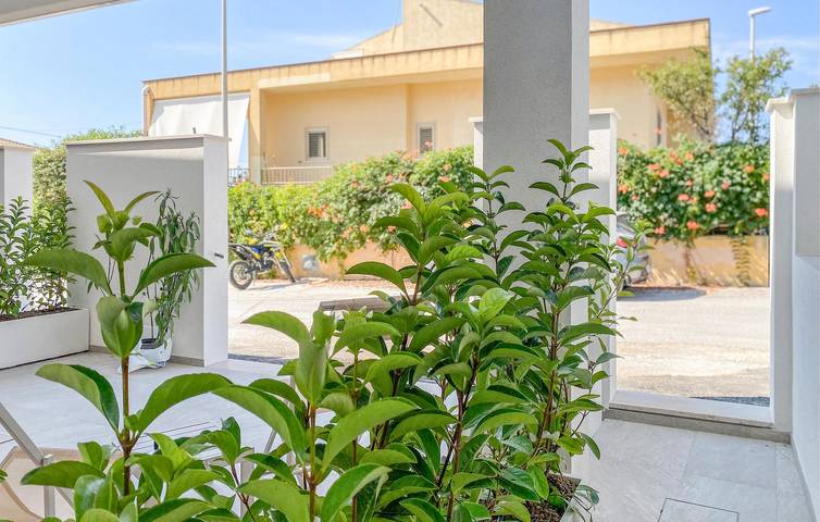 Apartamento vacacional entero, Apartamento frente al mar con aire acondicionado, estacionamiento y cocina en Maganuco - 500m in Marina di Modica, Módica