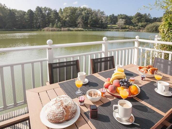 Maison d’hôte pour 8 personnes, avec Balcon/Terrasse et Bassin pour enfant ainsi que Sauna et Vue sur le lac dans la Somme