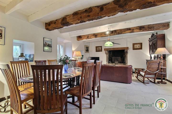 Gîte pour 11 personnes, avec jardin, animaux acceptés à Plougrescant - 2