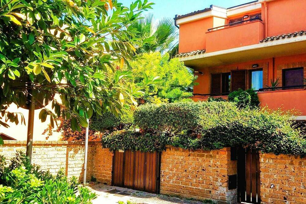 Entire apartment, Villa Corina - Apartment Pescara Near The Sea in Pescara, Adriatic Coast Abruzzo