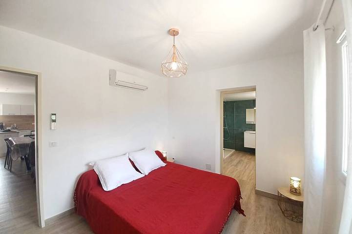 Appartamento intero, 3 bedroom apartment heated pool air conditioned wifi 1 min river 7 min beach in Galeria, Parco naturale regionale della Corsica
