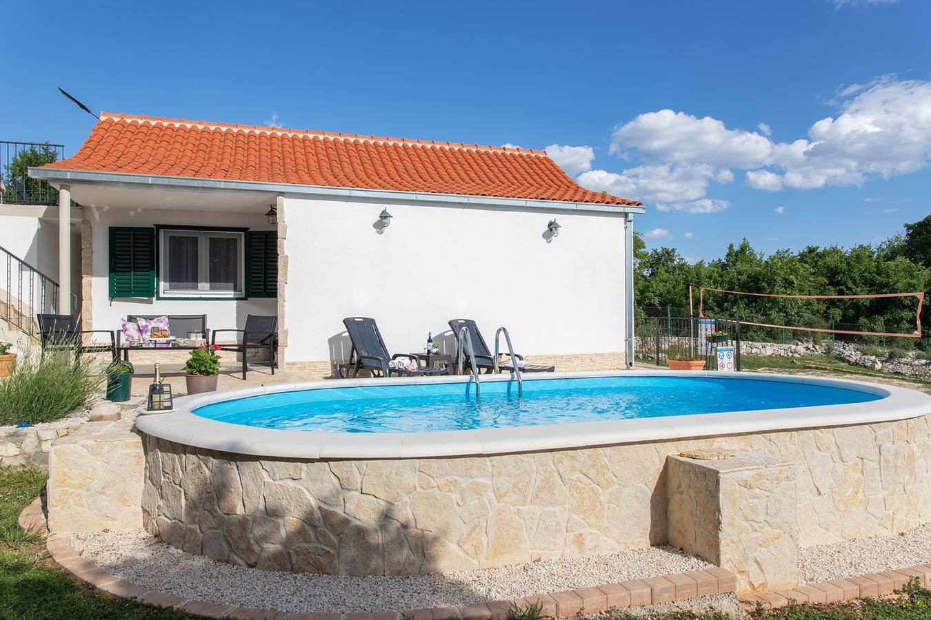 Ferienhaus mit zwei Schlafzimmern und Pool in Veliki Broćanac, Dalmatinisches Zagora