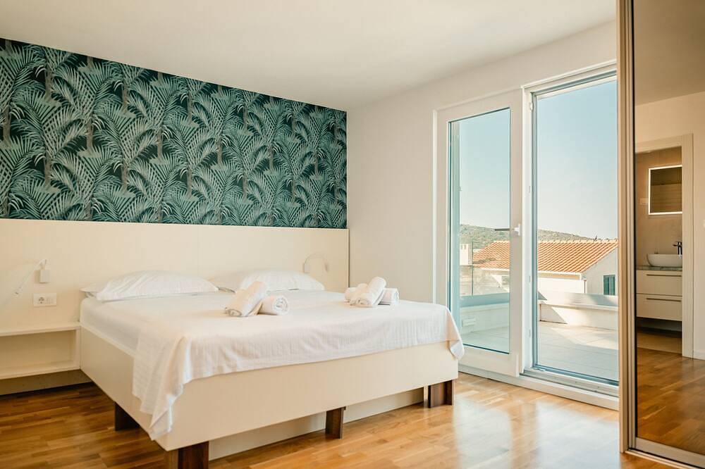 Villa Onix – Panoramic Sea View with Private Heated Pool in Vis Town, Vis (Dalmatia)