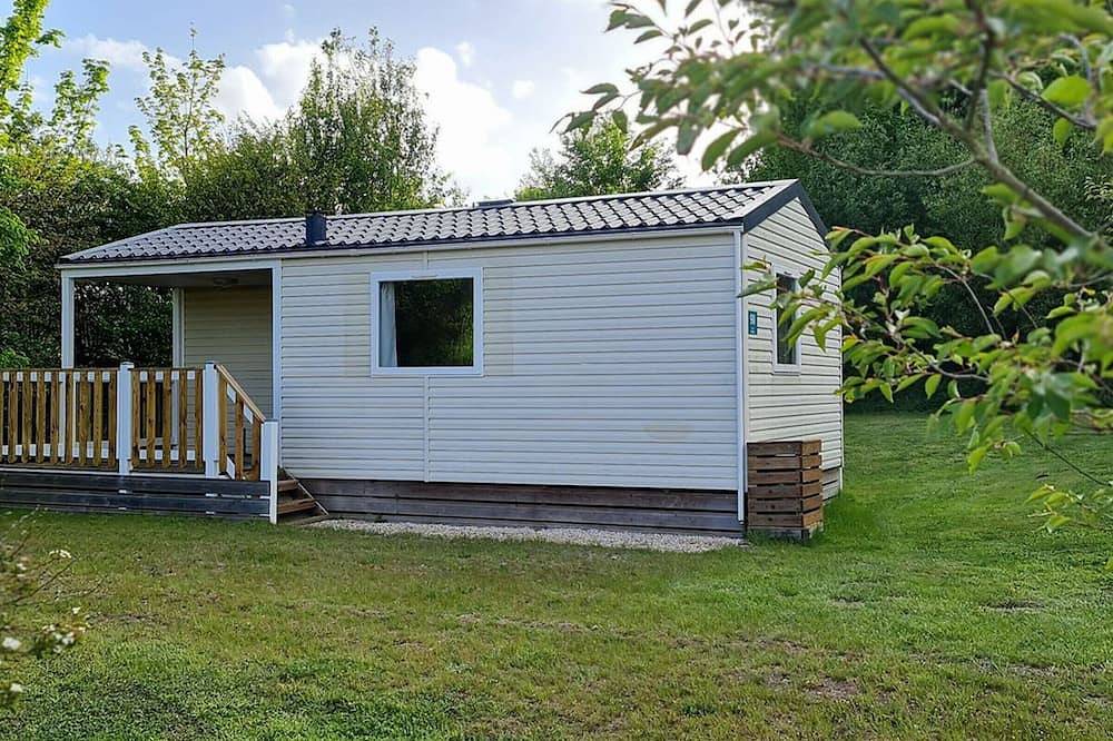 Mobil-home acogedor con terraza en Loudéac in Loudéac, Côtes-d'Armor