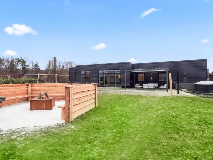 Ferienhaus für 16 Personen, mit Sauna und Whirlpool sowie Terrasse, kinderfreundlich - 1