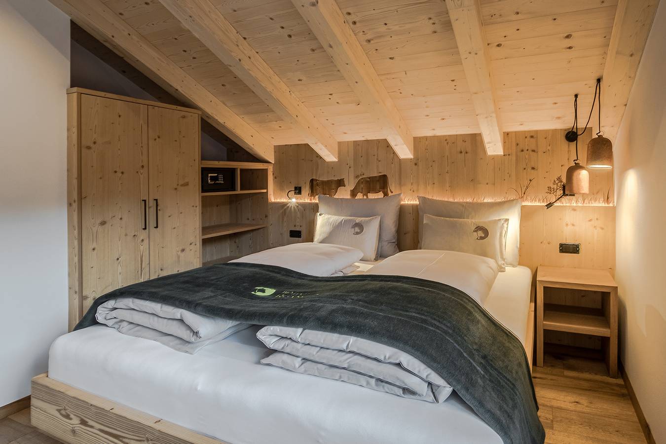 Entire apartment, Holiday Apartment "Biohof Ruances Pastüra" with Mountain View, Balcony & Wi-Fi in Costadedoi, Badia