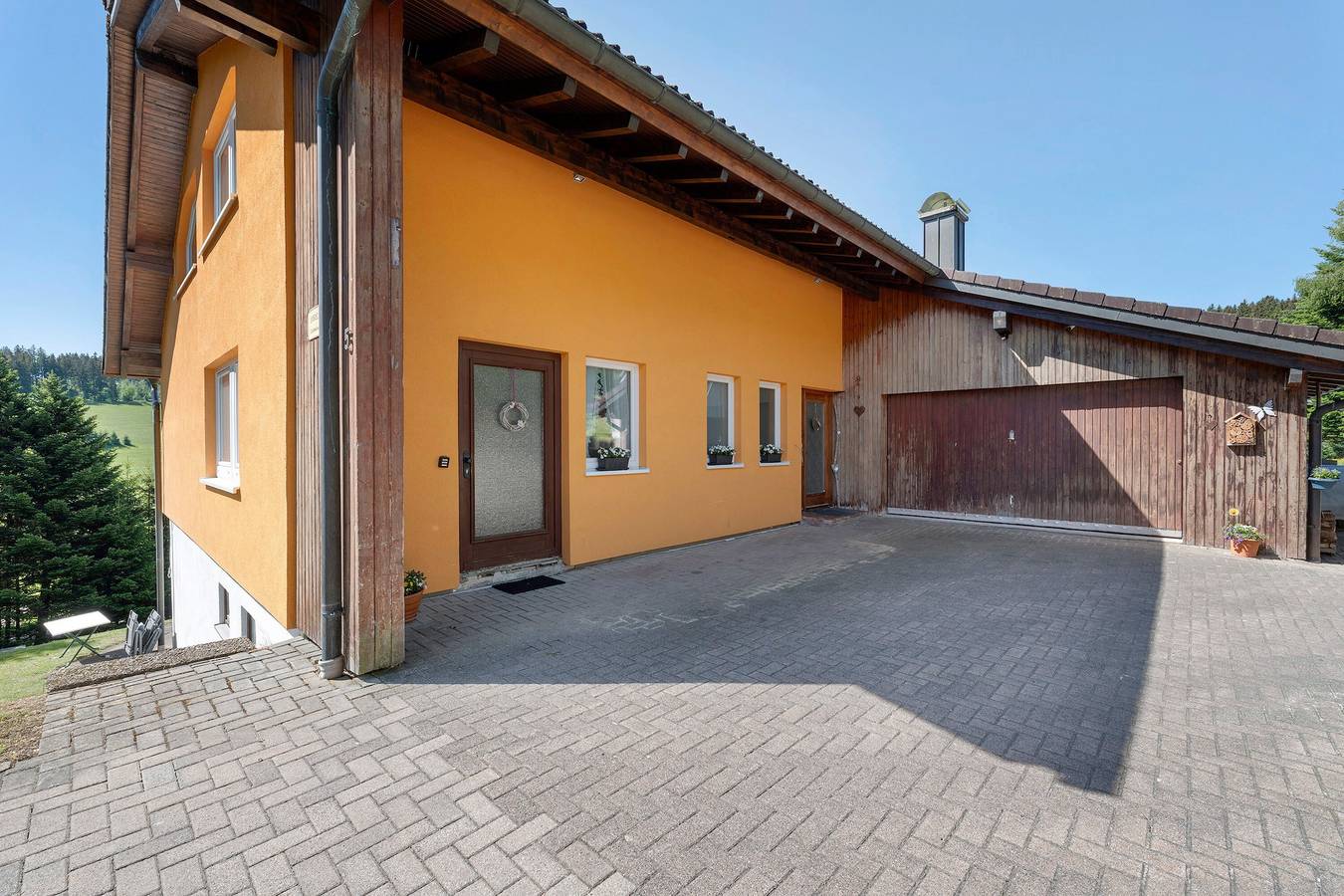 Ganze Wohnung, Ferienwohnung Tanne - gegenüber vom Ski-Lift mit eigener Terrasse, Garten und Blick ins Grüne in Schönwald, Südschwarzwald