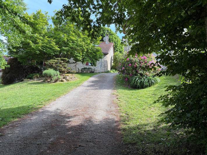 Gîte pour 6 personnes, avec jardin ainsi que terrasse et piscine à Solignac (homonymie) - 2