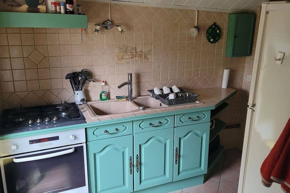 Maison de Campagne Dans un Cadre Reposant et Verdoyant in Saint-Pierre-les-Étieux, Saint-Amand-Montrond