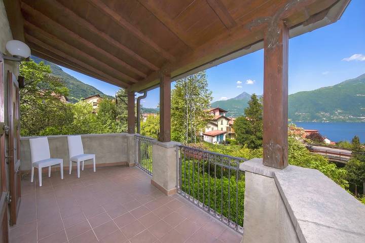 Ferienhaus für 7 Personen, mit Terrasse und Seeblick in Comune di San Siro