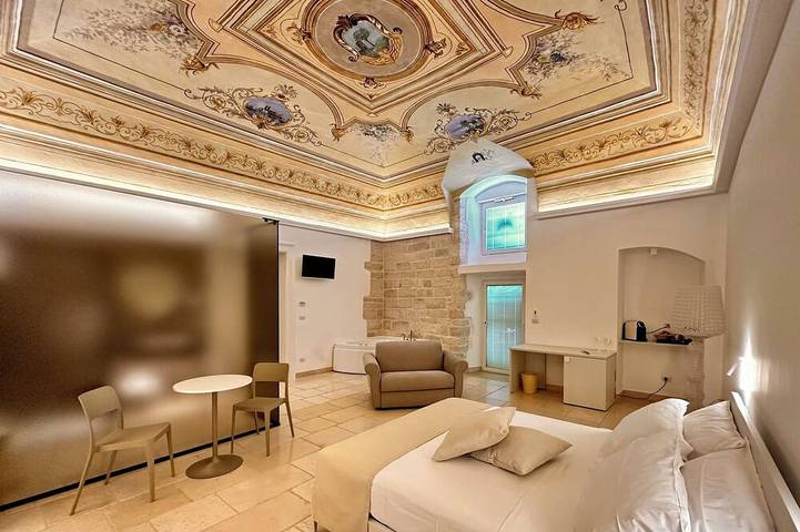 [Relais La Muraglia] Suite La Muraglia - Luxury - Jacuzzi - Molfetta in Molfetta, Bari Provinz