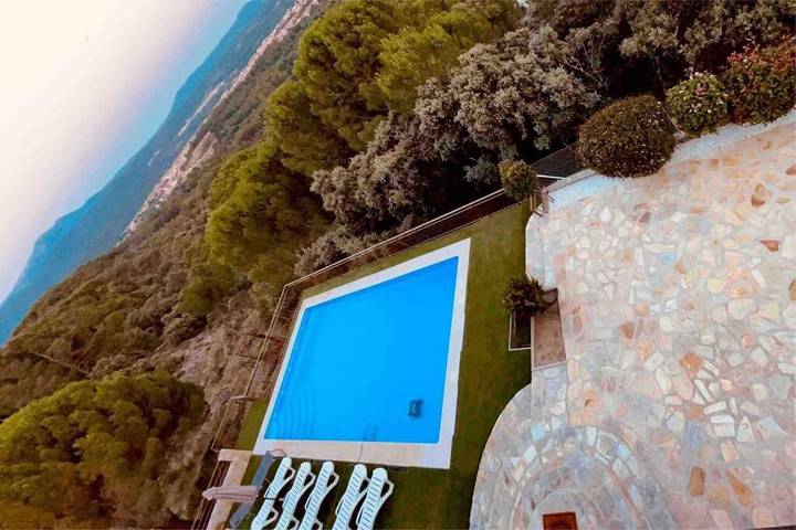 Casa de vacaciones para 10 personas, con Balcón y Terraza además de Jardín y Piscina en Sotillo de la Adrada