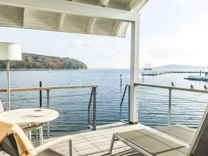 Ferienwohnung für 3 Personen, mit Balkon/Terrasse und Seeblick, kinderfreundlich in Lauterbach (Rügen)