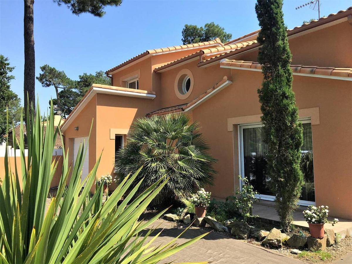 Maison spacieuse près de la mer à Saint-Brevin, 8 pers, jardin, Wifi, jeux, parking, bébé. - Fr-1-392-126 in Saint-Brévin l'Océan, Saint-Brevin-les-Pins