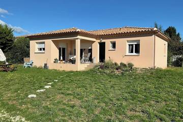 Gîte pour 6 personnes, avec terrasse et jardin à Lapalud