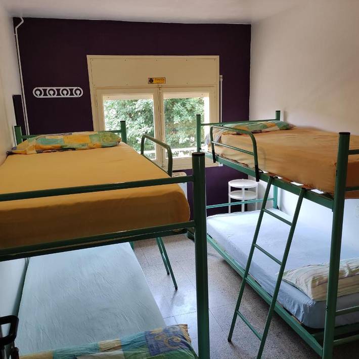 Gîte pour 5 personnes, avec terrasse et piscine ainsi que vue et jardin, adapté aux familles à Santa Pau - 2