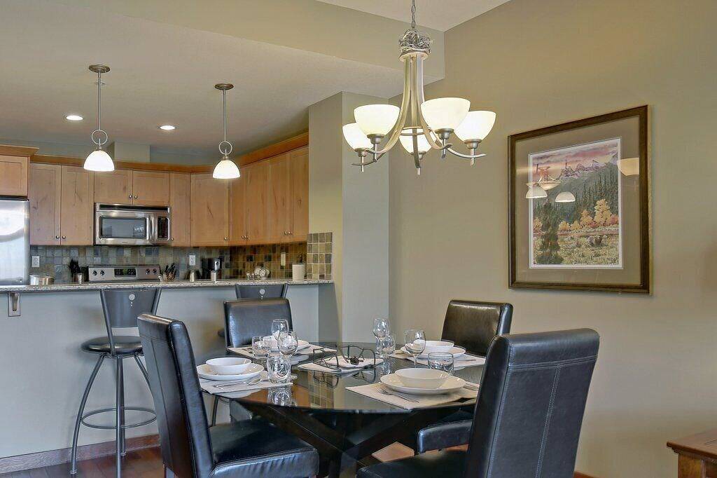 Ganze Wohnung, Canmore Place 312 | Downtown, Three Sisters Views in Canmore, Banff-Nationalpark