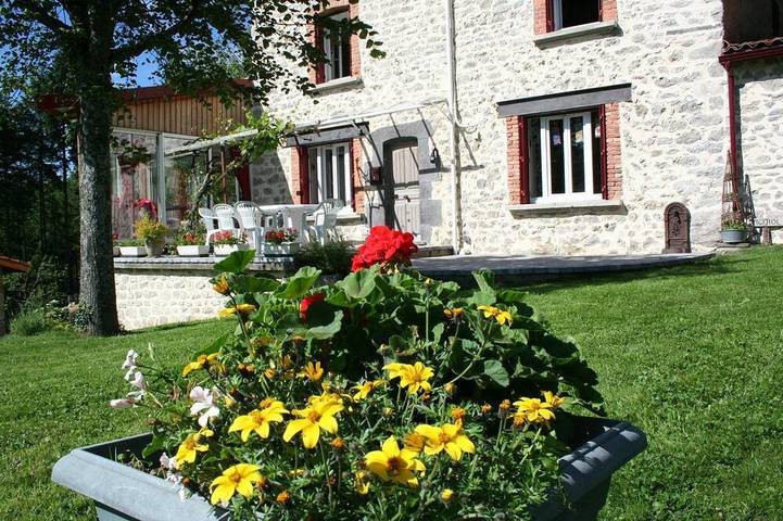 Location de vacances pour 6 personnes, avec Terrasse à Thiers