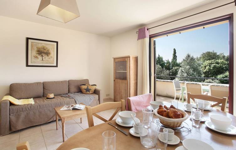 Appartement entier, Appartement de vacances pour 6 personnes avec balcon in Bonnieux, Parc naturel régional du Luberon