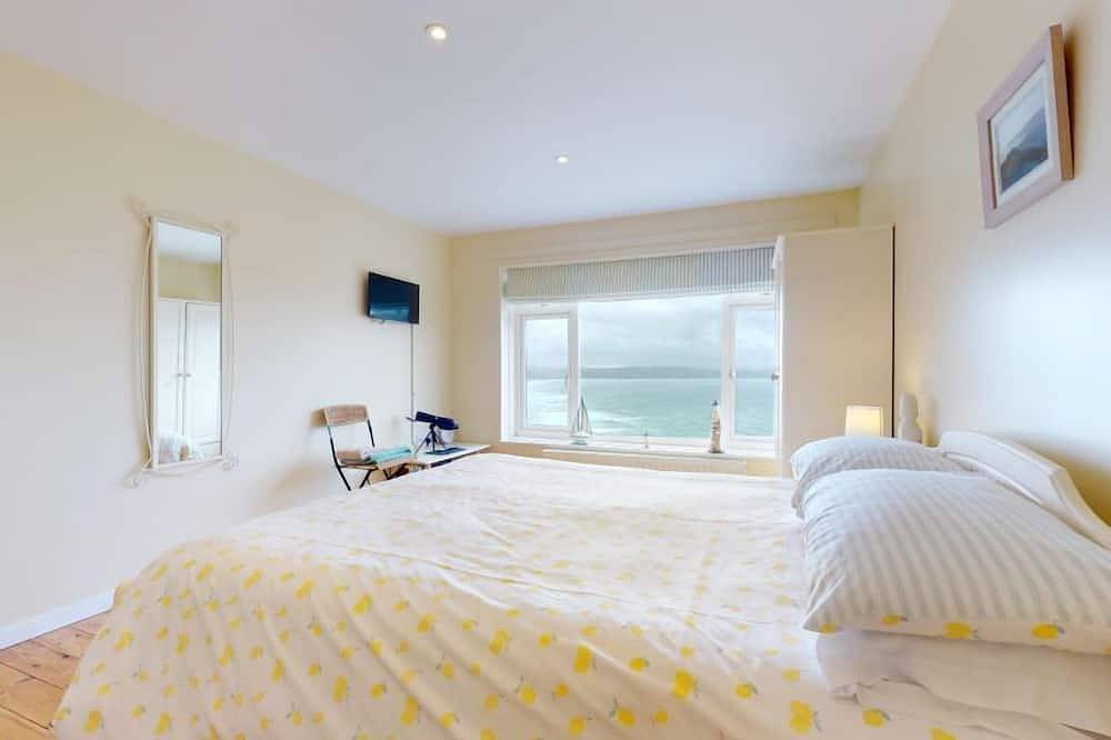 Superb Panoramic Sea Views Sleeps 10 Pet Friendly in Woolacombe, Devon