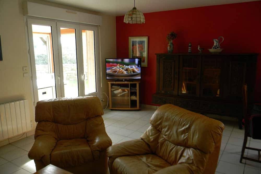 In a dead end quiet house 8 people 600 m from the sea in Saint-Gildas-de-Rhuys, Côte des Mégalithes