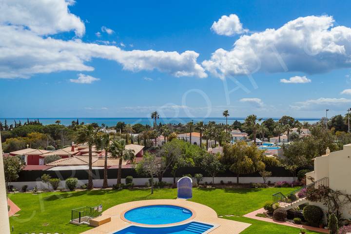 Apartamento de férias para 6 pessoas, com Varanda e Terraço e ainda Jardim and Piscina em Carvoeiro