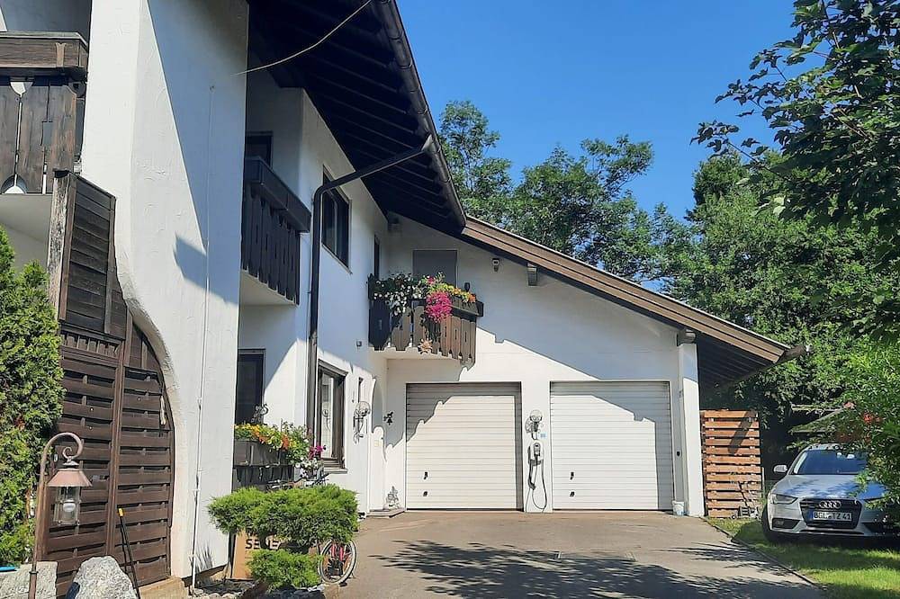 Sunny apartment near Salzburg in Piding, Berchtesgadener Alpen