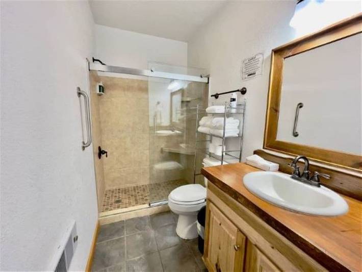 Log cabin for 12 people, with balcony in Fontana Lake