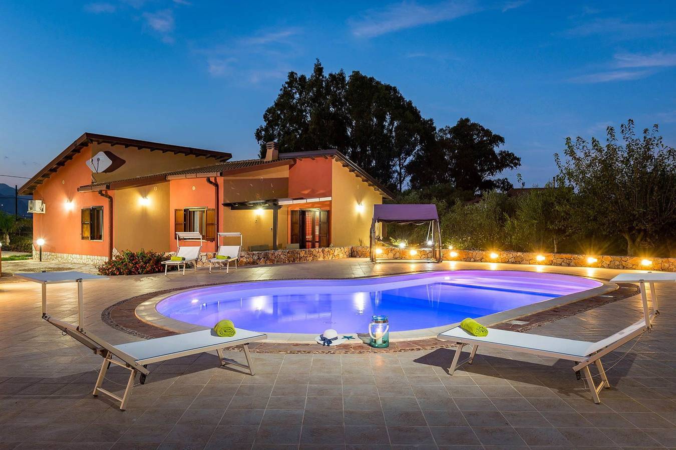Casa vacanza a Vallo di Mazara a partire da 306€ a notte