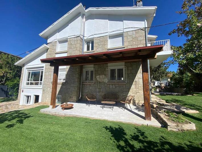 Chalet para 7 personas, con Balcón y Terraza además de Jardín y Piscina en Valle del Ambroz