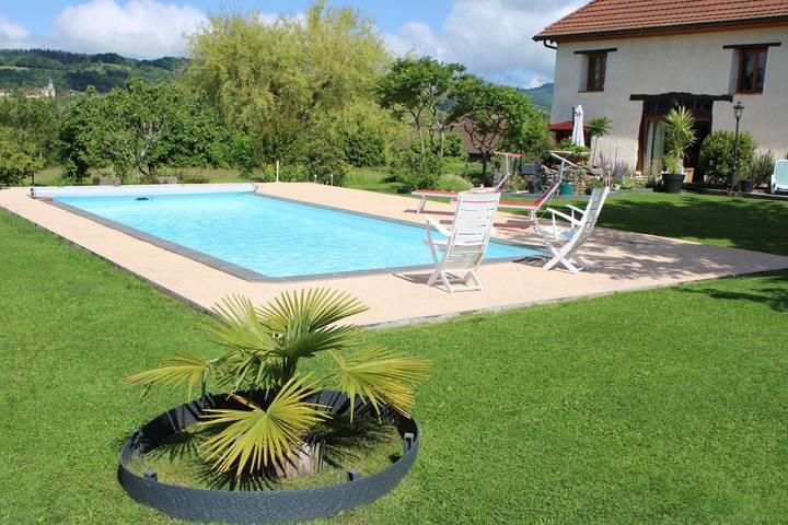 Gîte pour 4 personnes, avec piscine et jardin, animaux acceptés dans Ayn