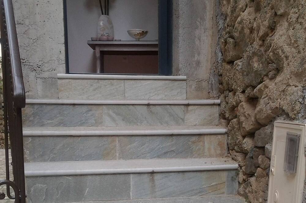 Appartement entier, Charmant petit appartement in Santa-Reparata-di-Balagna, Région de Calvi
