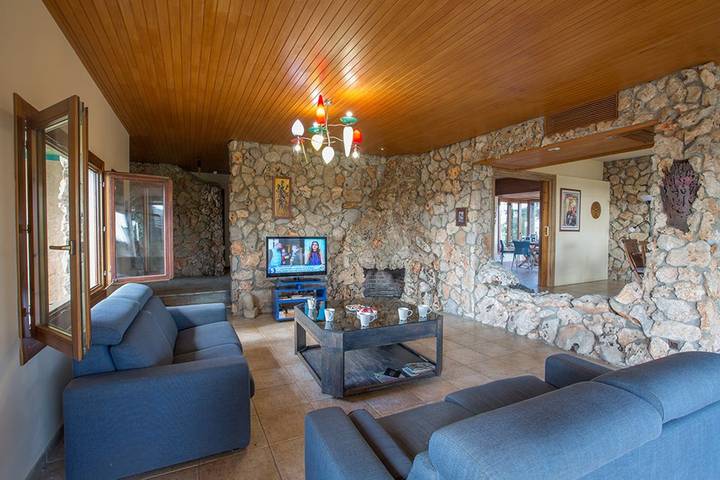 Location de vacances pour 10 personnes, avec piscine et vue sur l’océan ainsi que balcon et jardin à Chypre - 4