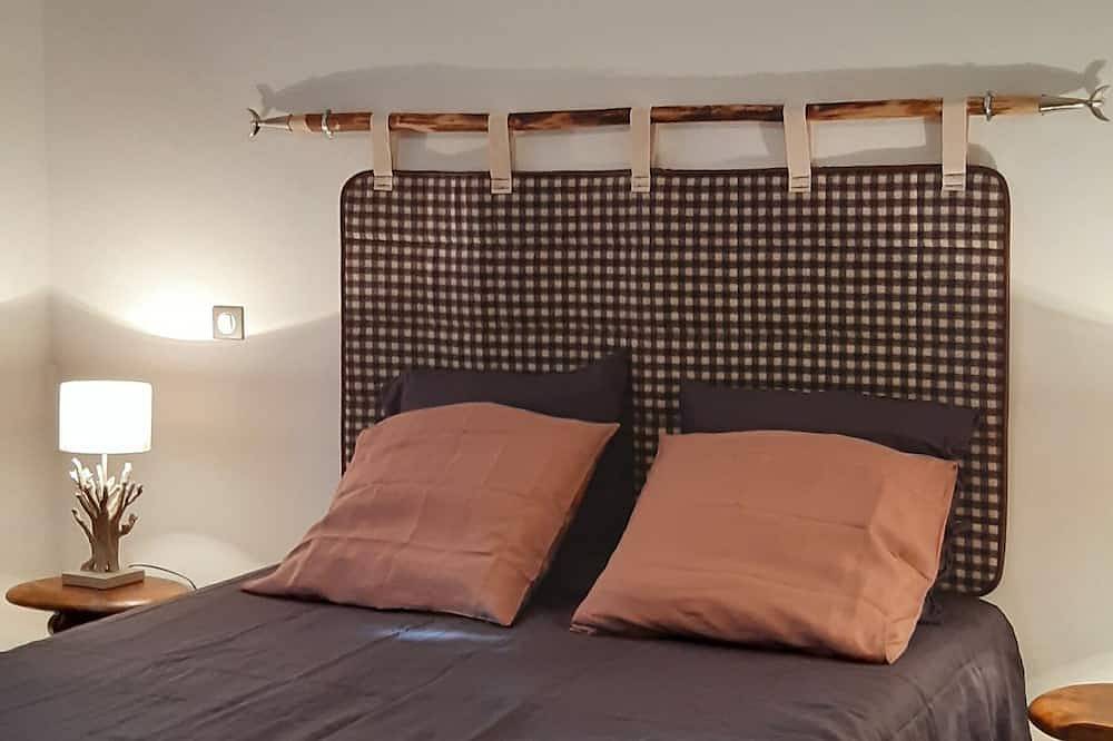 170m² farmhouse with swimming pool for ideal vacations 30km from Avignon (Gard-30) in Meynes, Nimes region