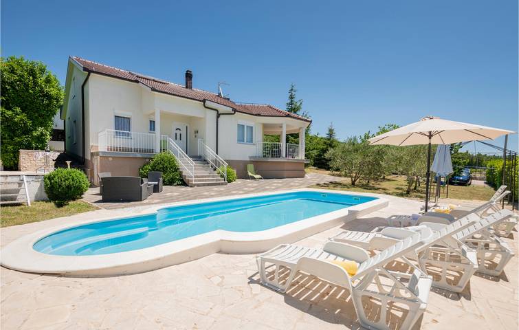Gemütliche 155 m² große Wohnung mit WLAN, Klimaanlage, Parkplatz und Terrasse in Imotski, Makarska Riviera