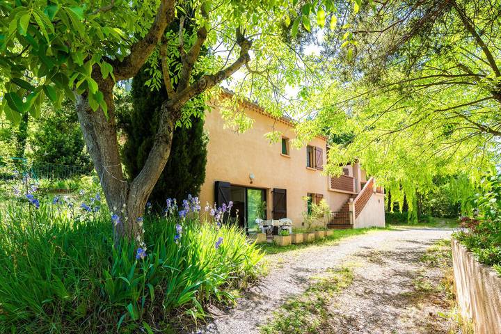 Ferienwohnung für 4 Personen, mit Garten in Alpes-de-Haute-Provence