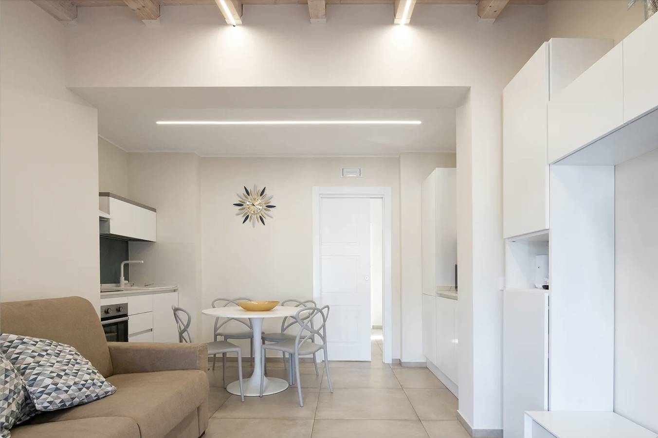 Appartamento intero, Appartamento 'Hera' con piscina condivisa, Wi-Fi e aria condizionata in Fontane Bianche, Cassibile