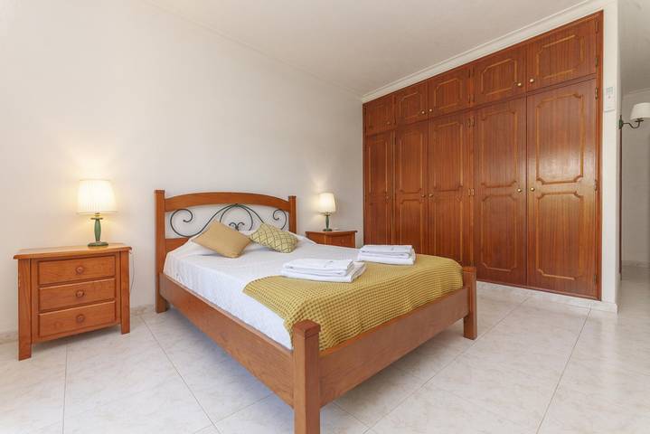 Gîte pour 2 personnes, avec terrasse ainsi que jardin et piscine à Lagos - 4