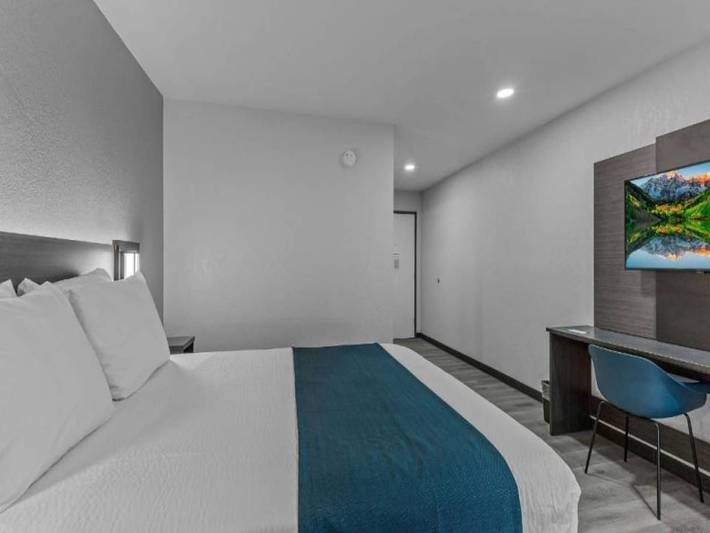 Apartamento entero, 1 cama tamaño queen | Movilidad | Bañera | Microondas in Condado de Adams (CO)